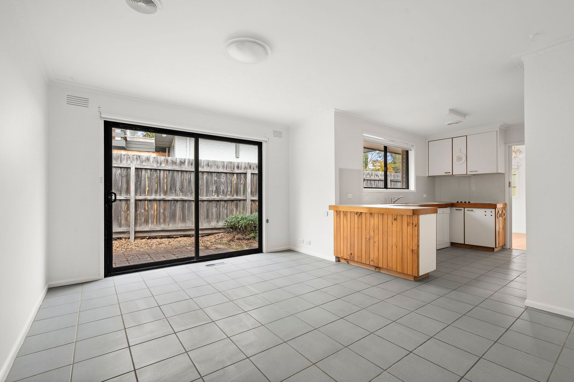 9 Cannes Court, Highton image 3