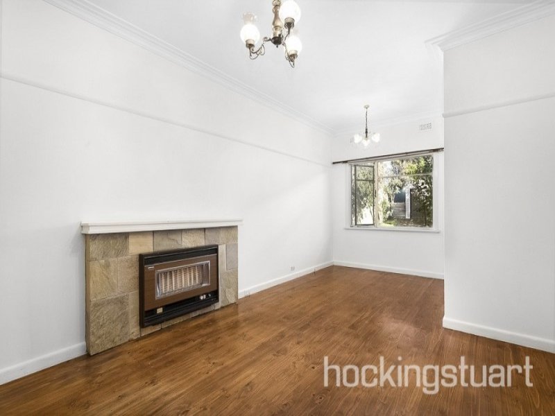 9 Caroline Crescent, Blackburn North image 2