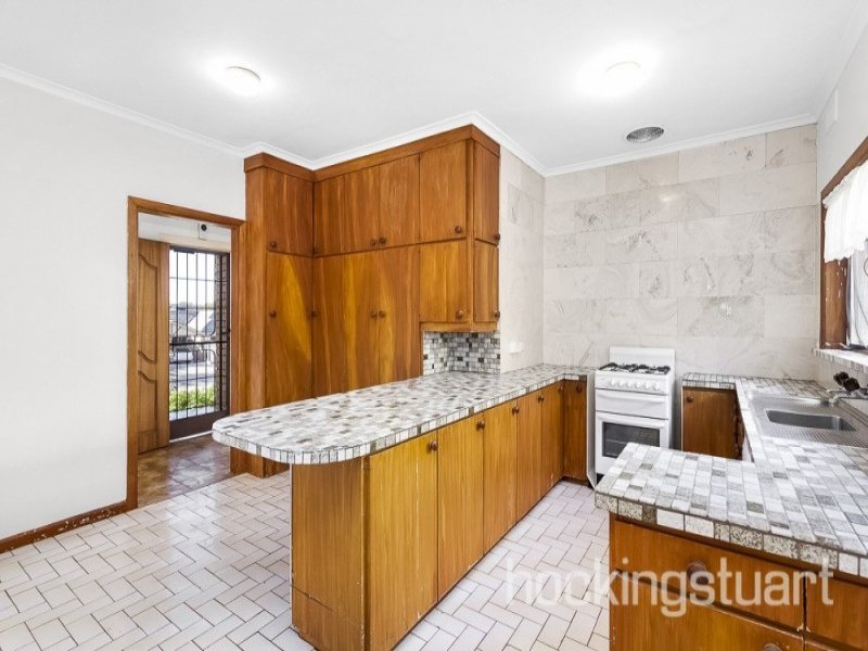 9 Caroline Crescent, Blackburn North image 3