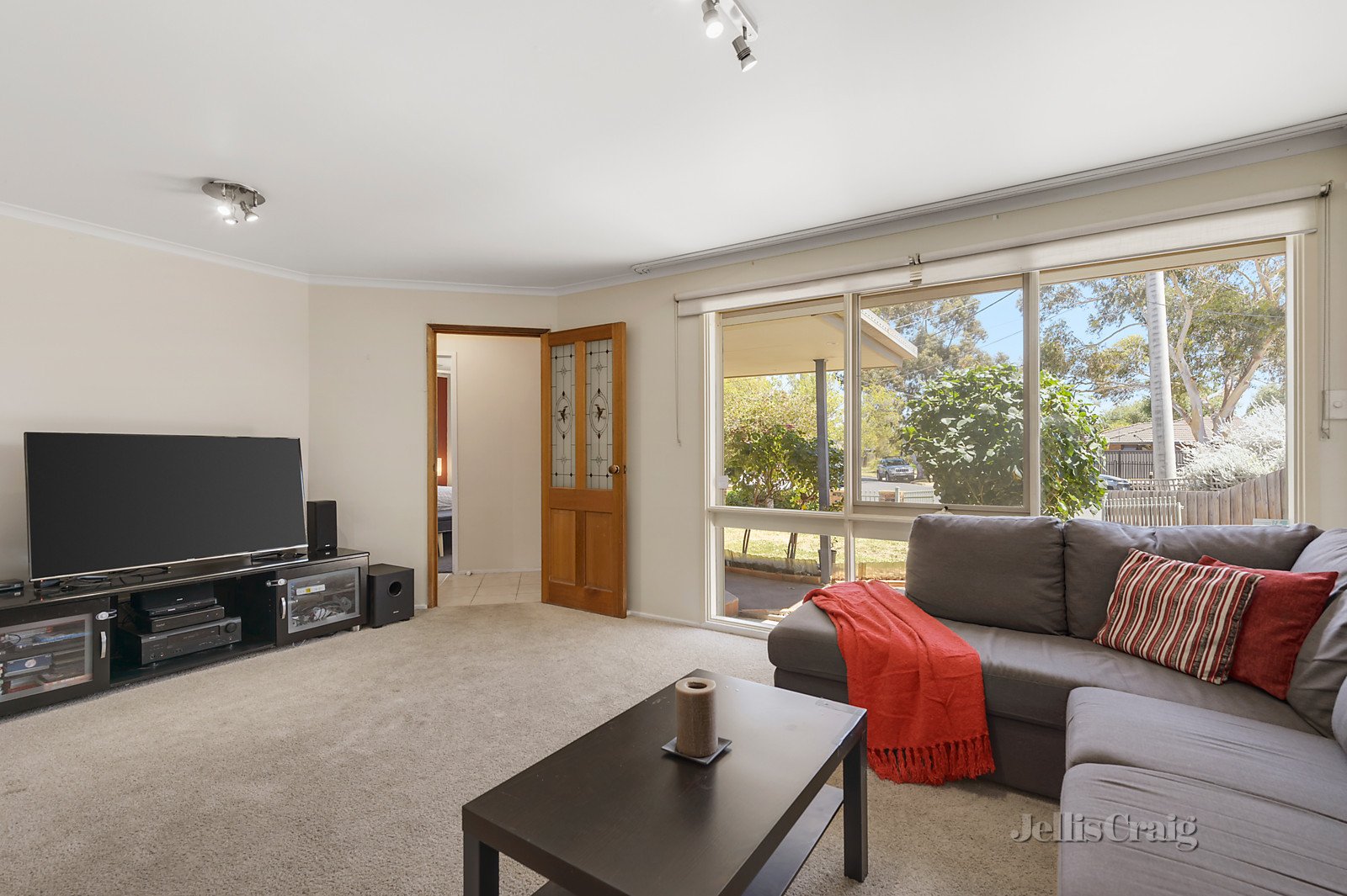 9 Carousel Court, Epping image 2