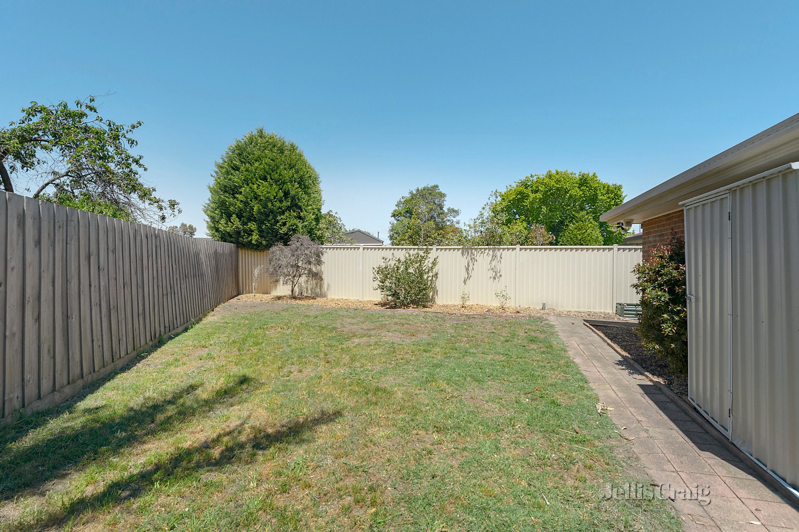 9 Carousel Court, Epping image 3