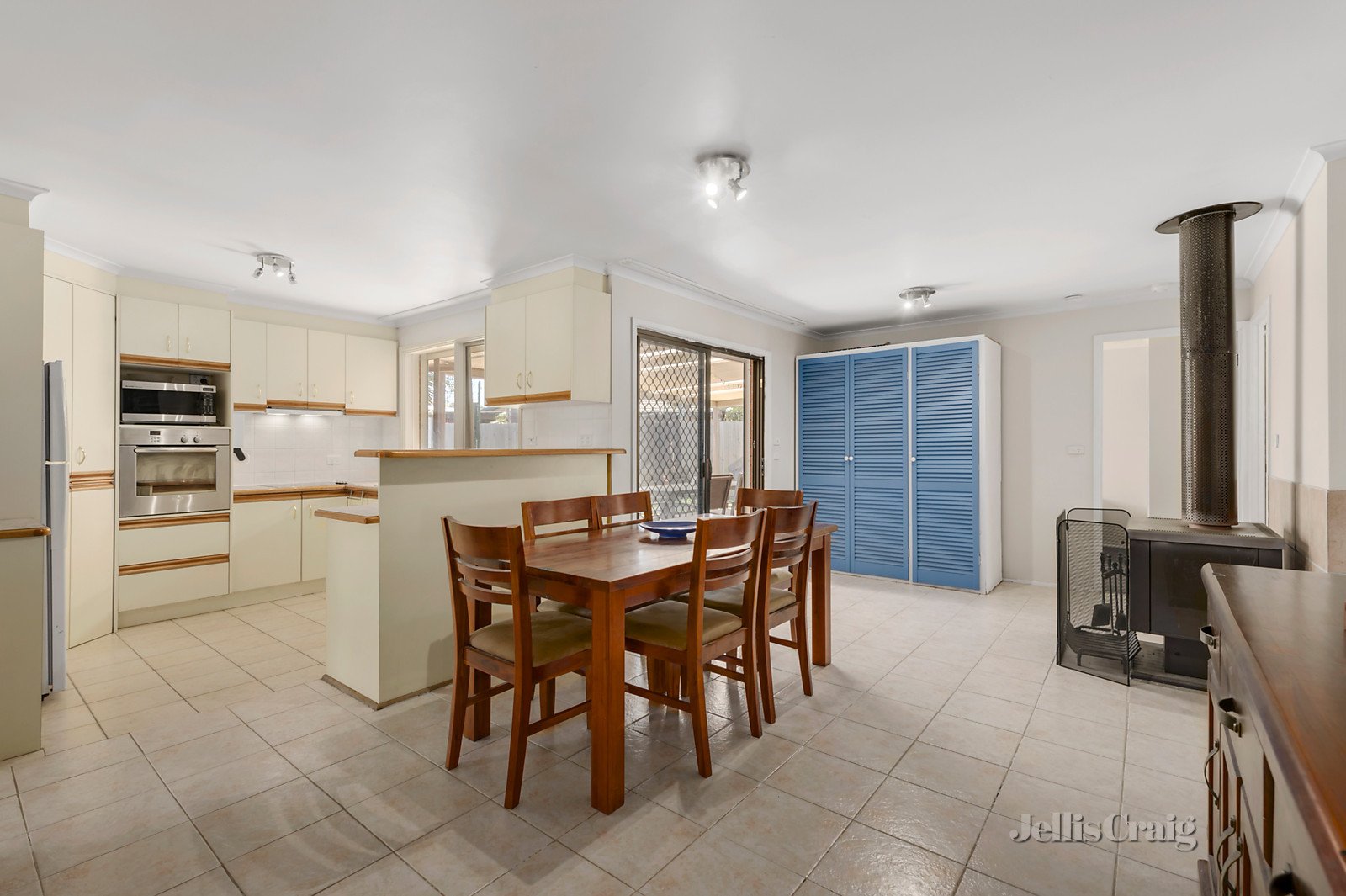 9 Carousel Court, Epping image 4