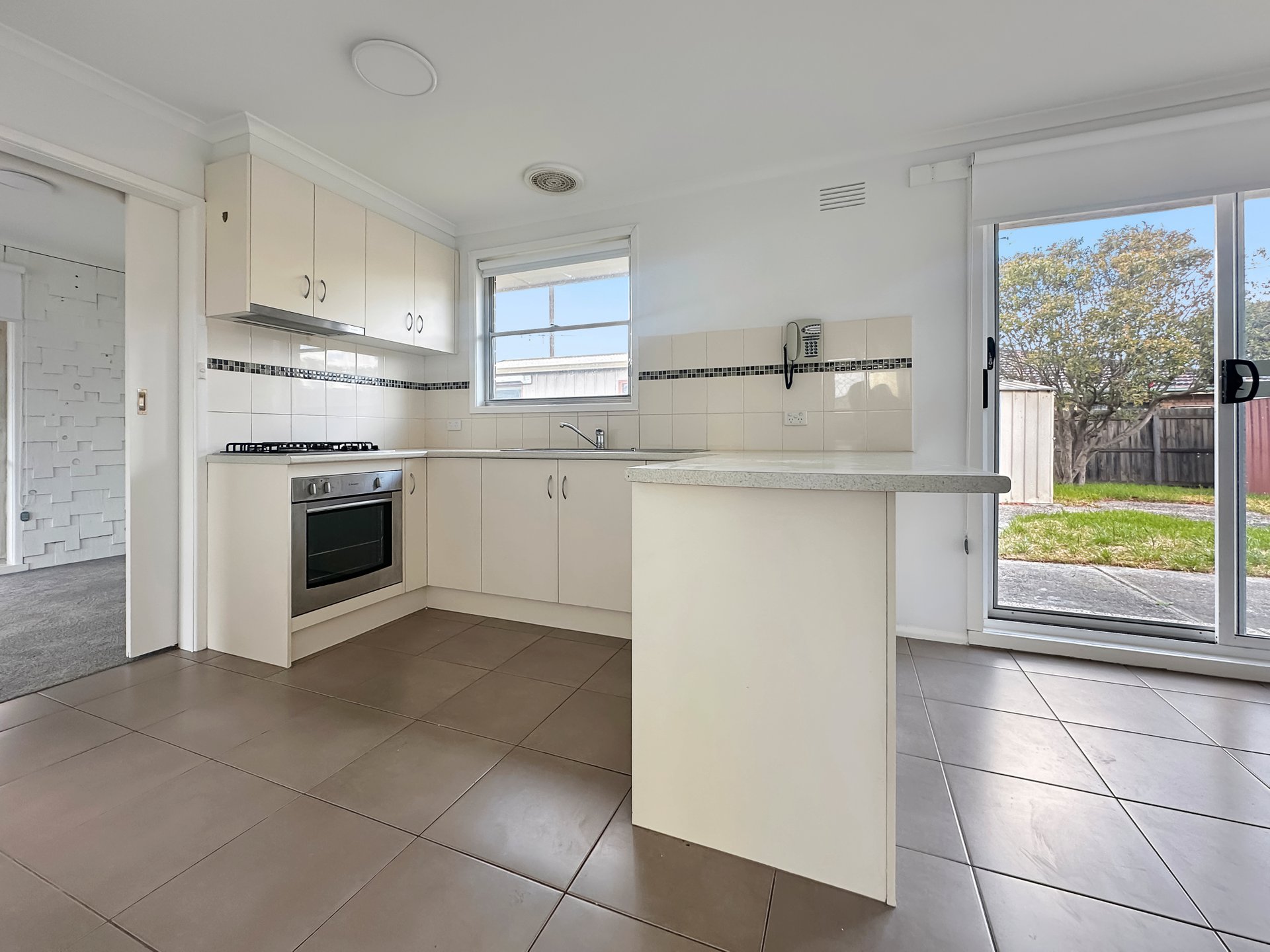 9 Chandos Court, St Albans Park image 4