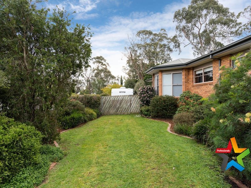 9 Christa Court, Lilydale image 2