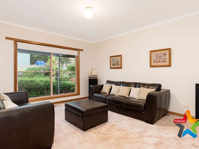 9 Christa Court, Lilydale image 3