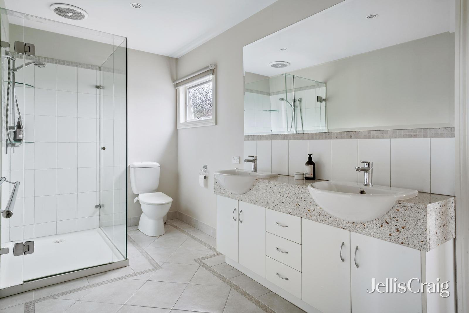 9 Clearwater Close, Eltham image 12