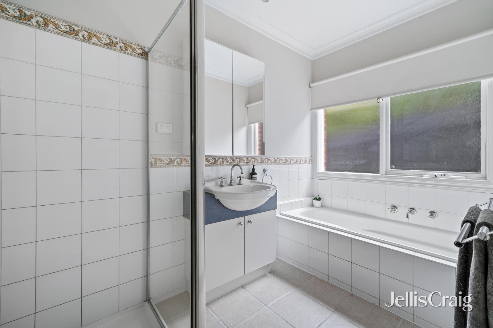 9 Clearwater Close, Eltham image 14