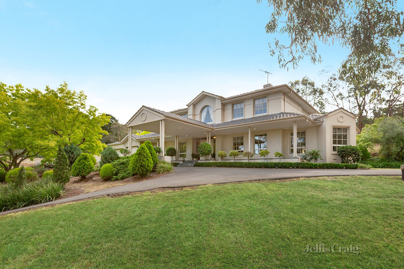 9 Cliveden Court, Templestowe image 2