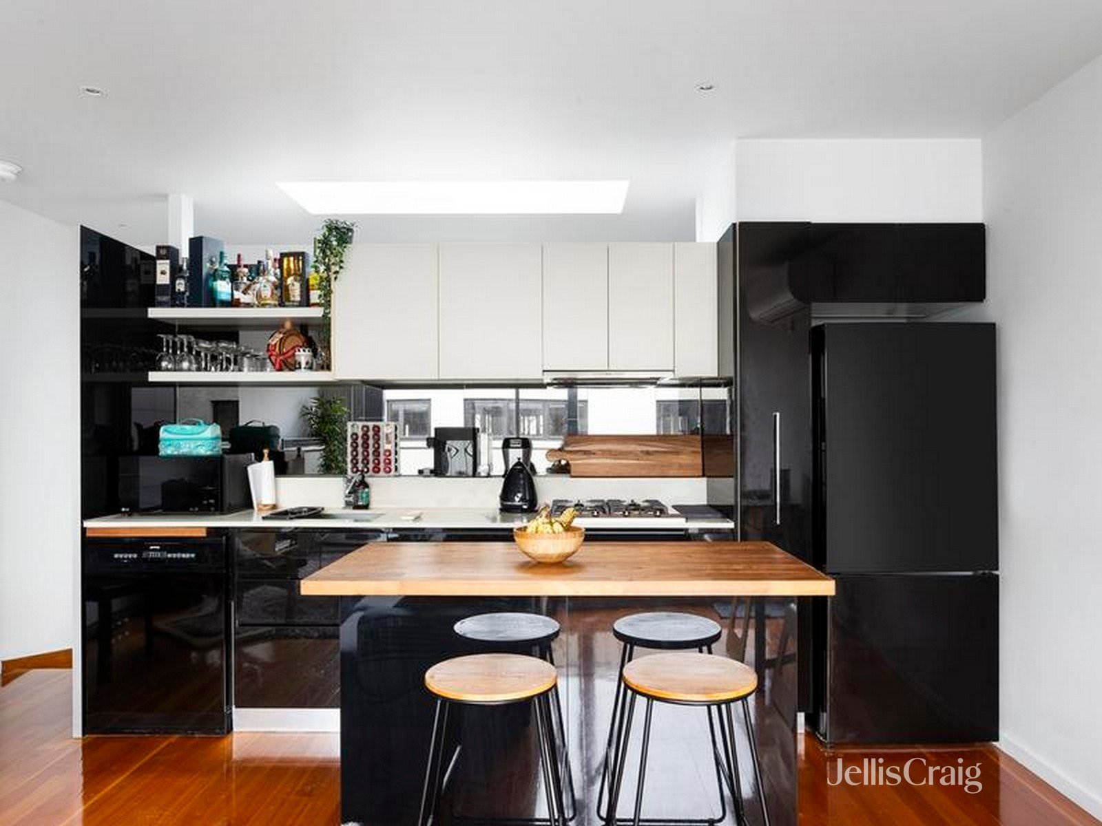 9 Curzon Place, North&nbsp;Melbourne image 3