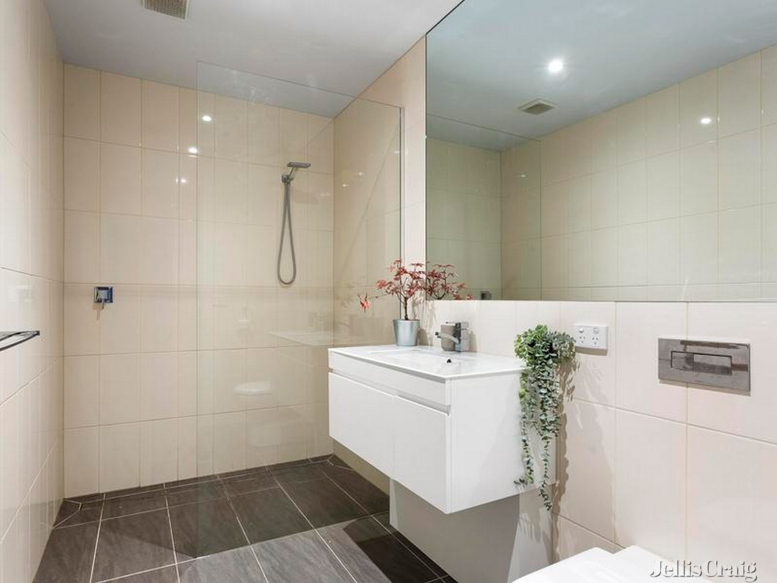 9 Curzon Place, North Melbourne image 9