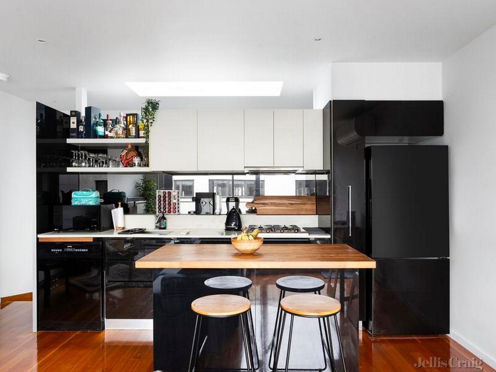 9 Curzon Place, North Melbourne image 3