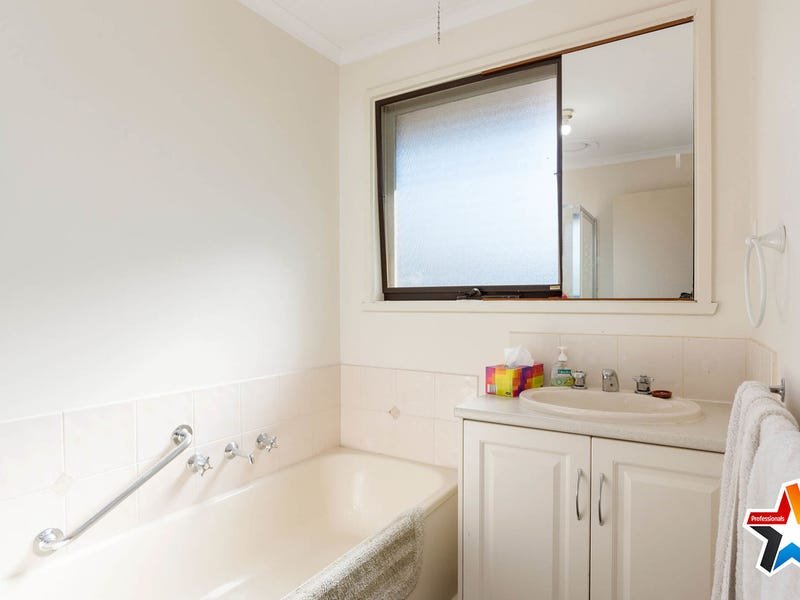 9 David Drive, Mooroolbark image 9