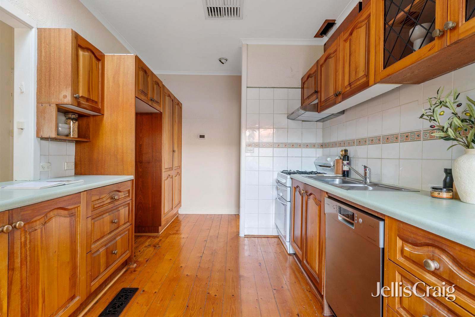 9 Donald Street, Greensborough image 5