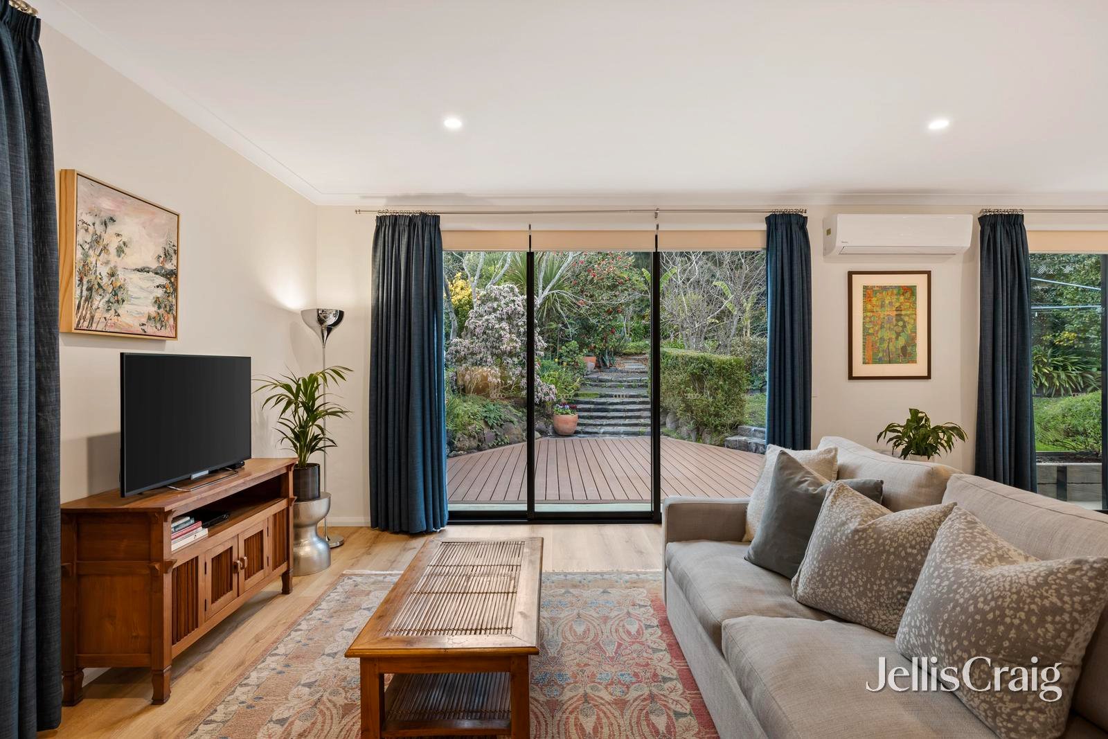 9 Douglas Parade, Croydon image 2