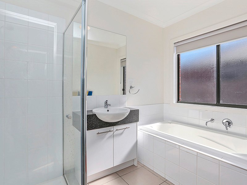 9 Ebbtide Drive, Leopold image 5