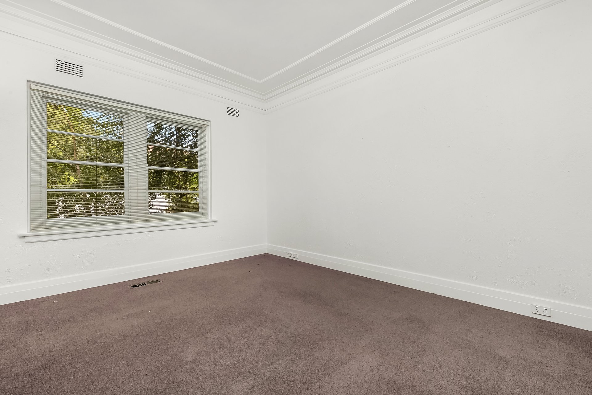 Property Gallery Thumbnail 11