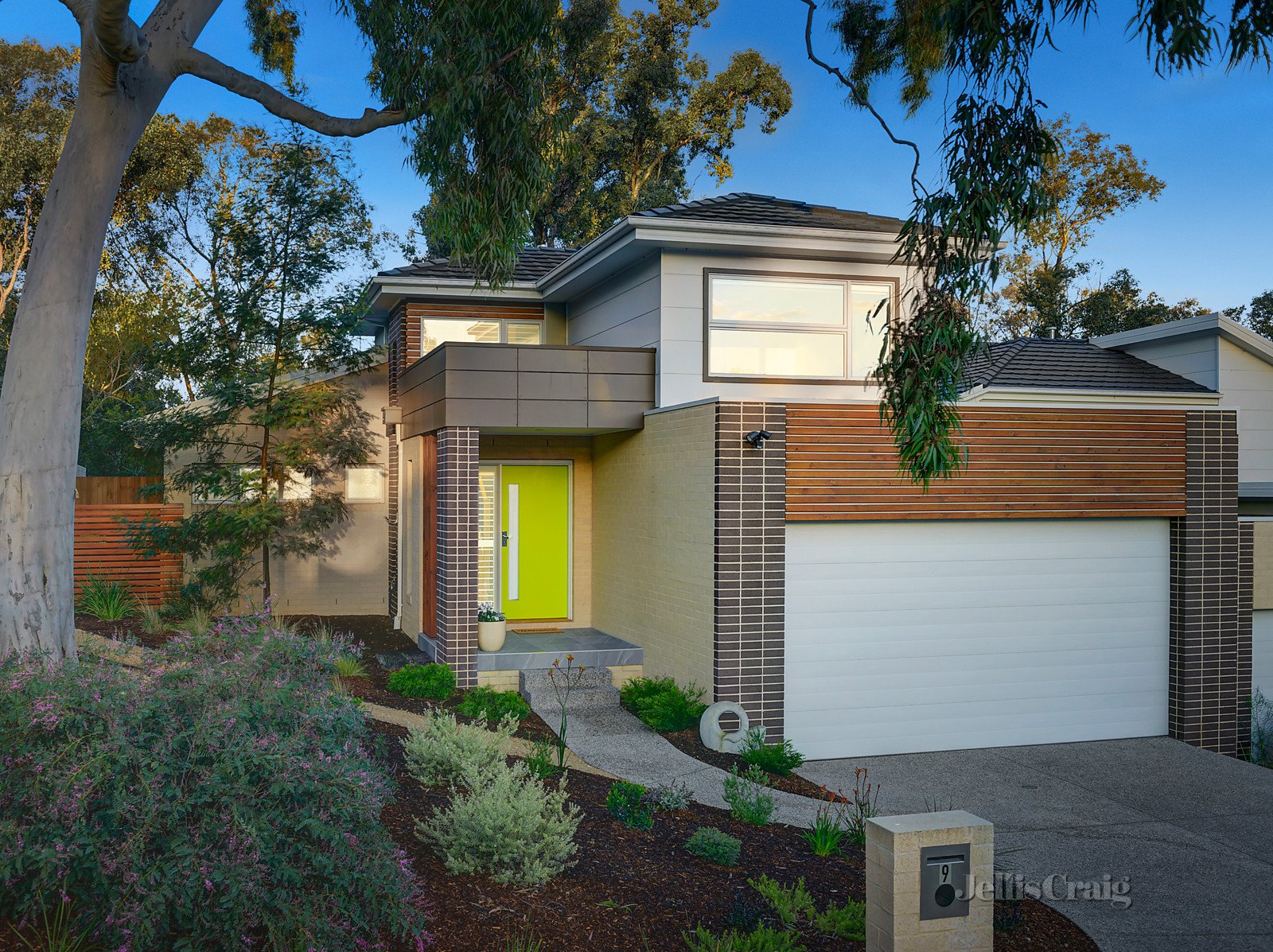 9 Evergreen View, Eltham North image 1