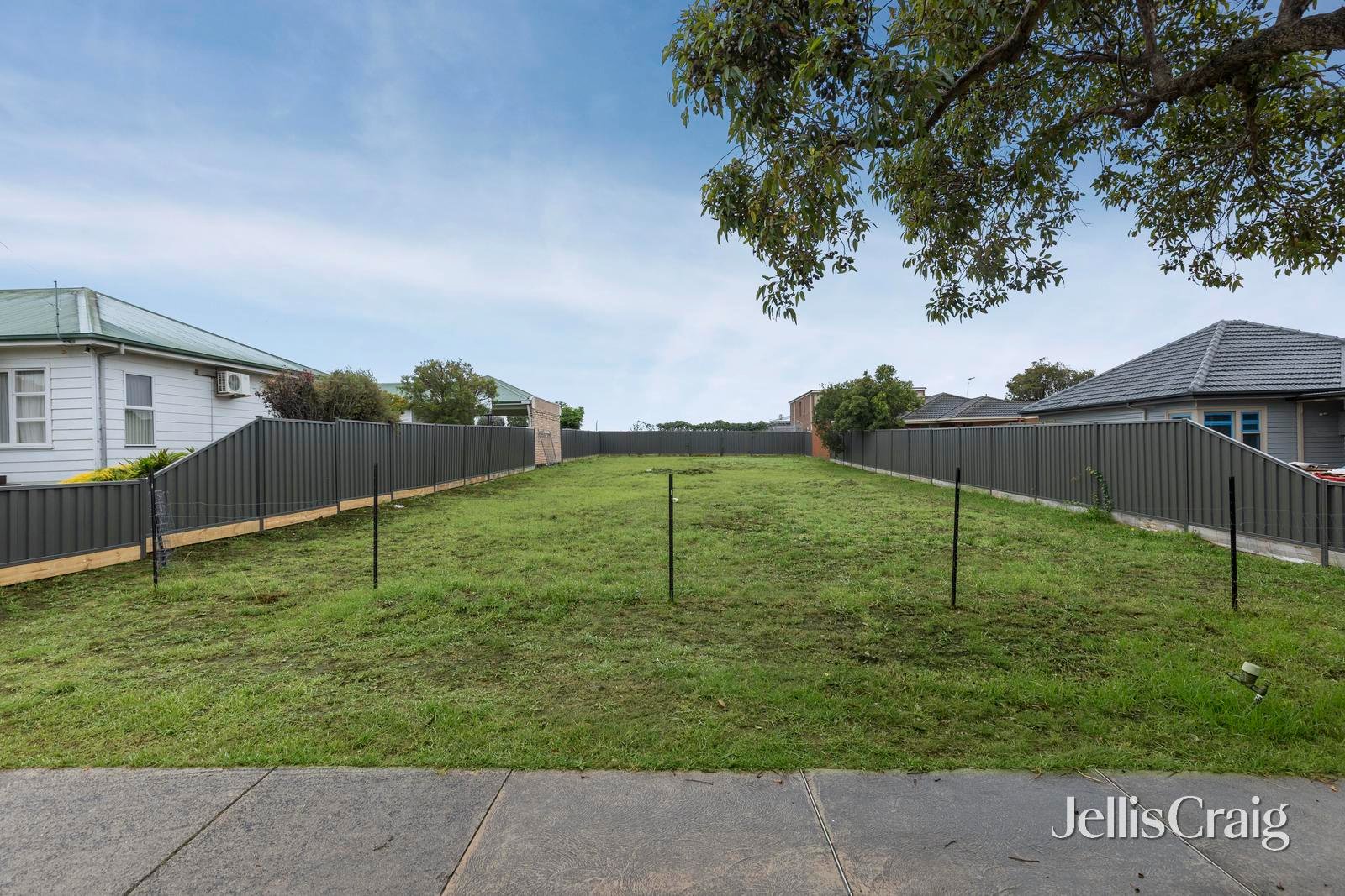 9 Fenacre Street, Strathmore image 2