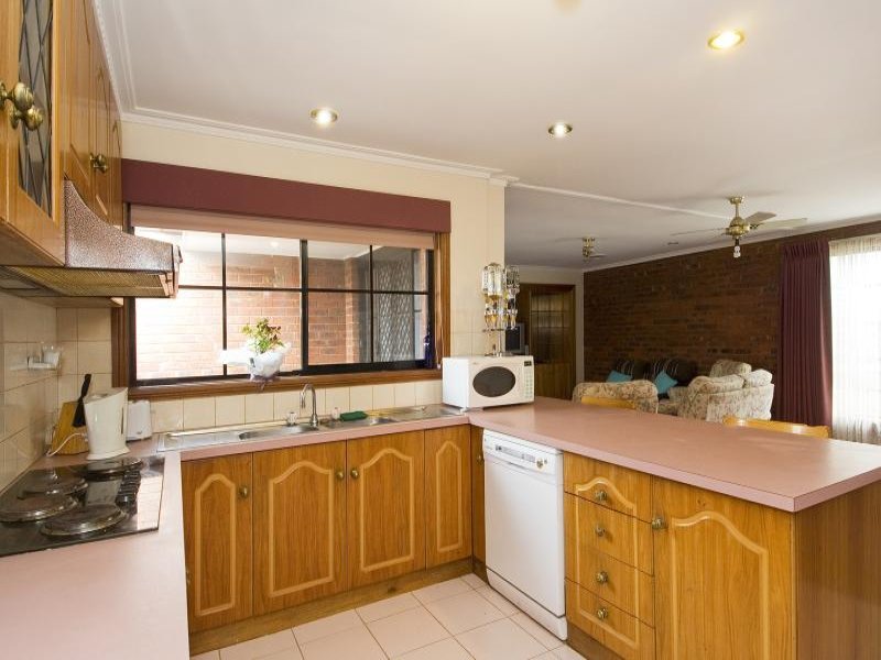 9 Fisher Avenue, Belmont image 4
