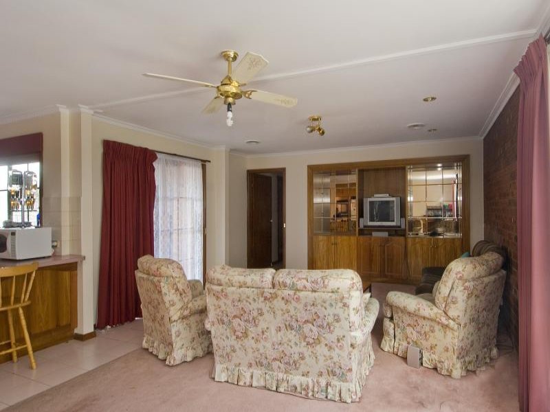 9 Fisher Avenue, Belmont image 5