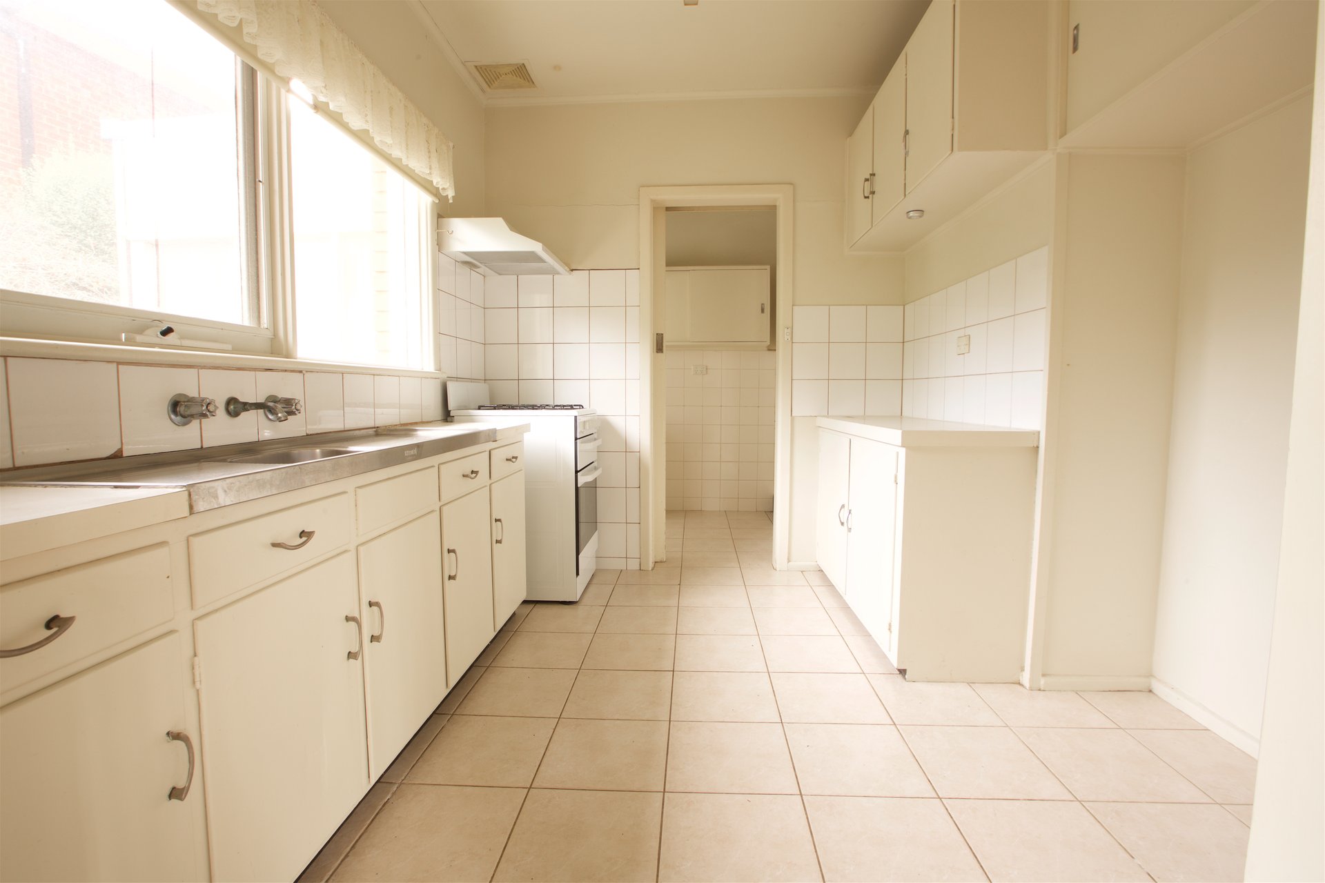 9 Floreat Court, Glen Waverley image 3