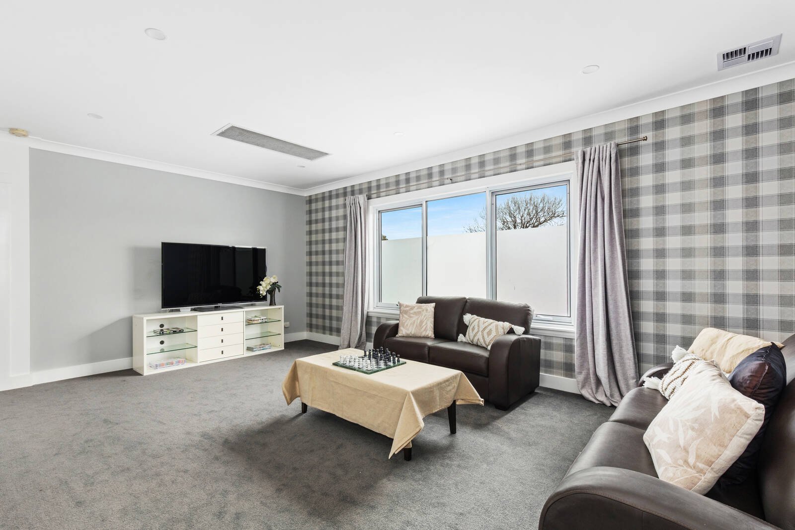 Property Gallery Thumbnail 9