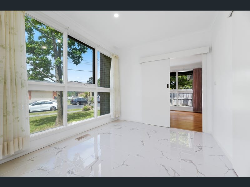 9 Garwain Parade, Glen&nbsp;Waverley image 3