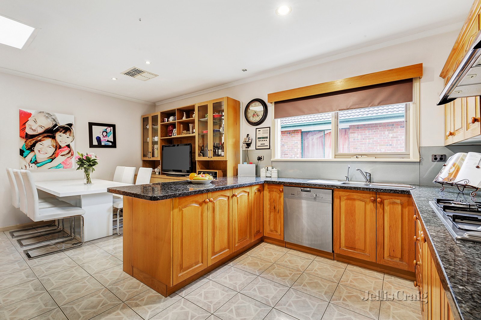 9 Geraldine Close, Wheelers Hill image 4