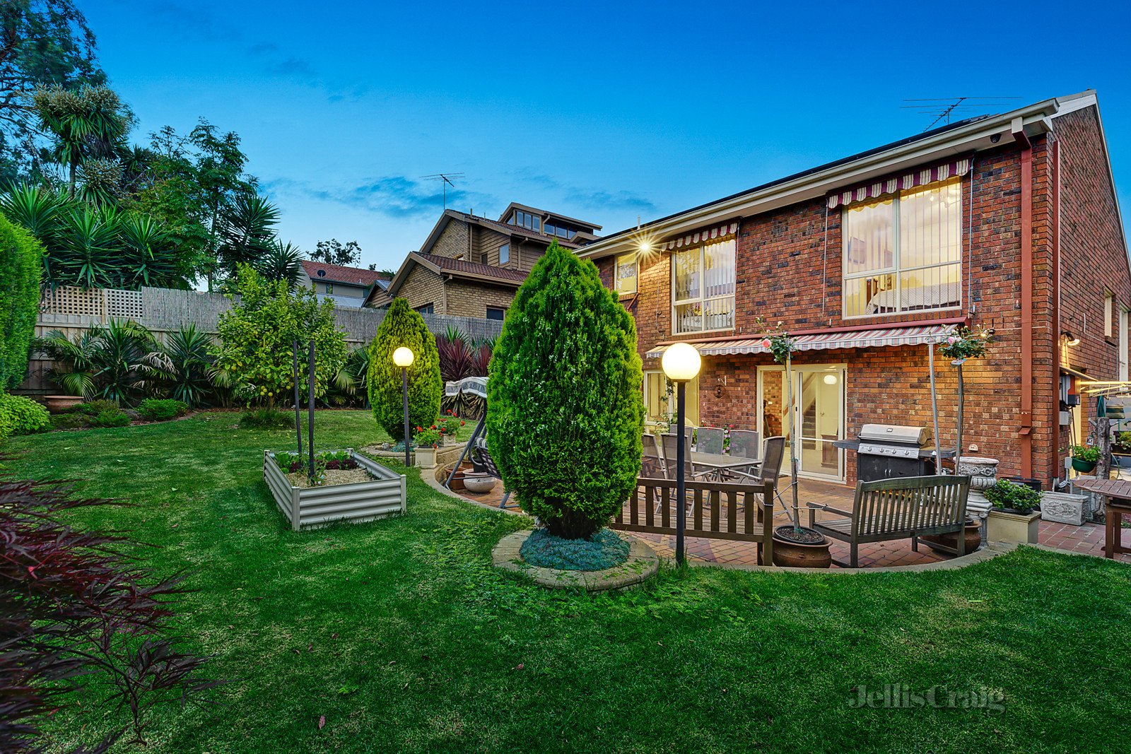 9 Geraldine Close, Wheelers Hill image 8