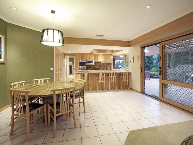 9 Glendenning Rise, Templestowe image 6