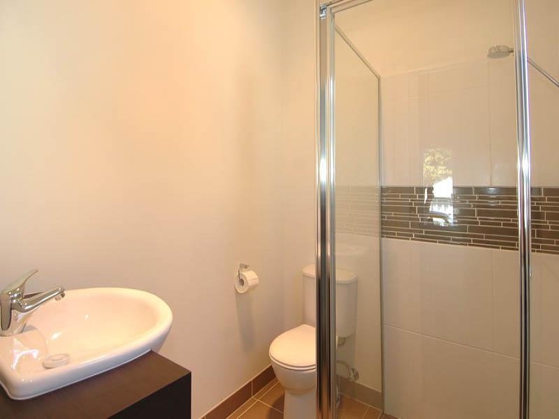 9 Grey Street, East Geelong image 6