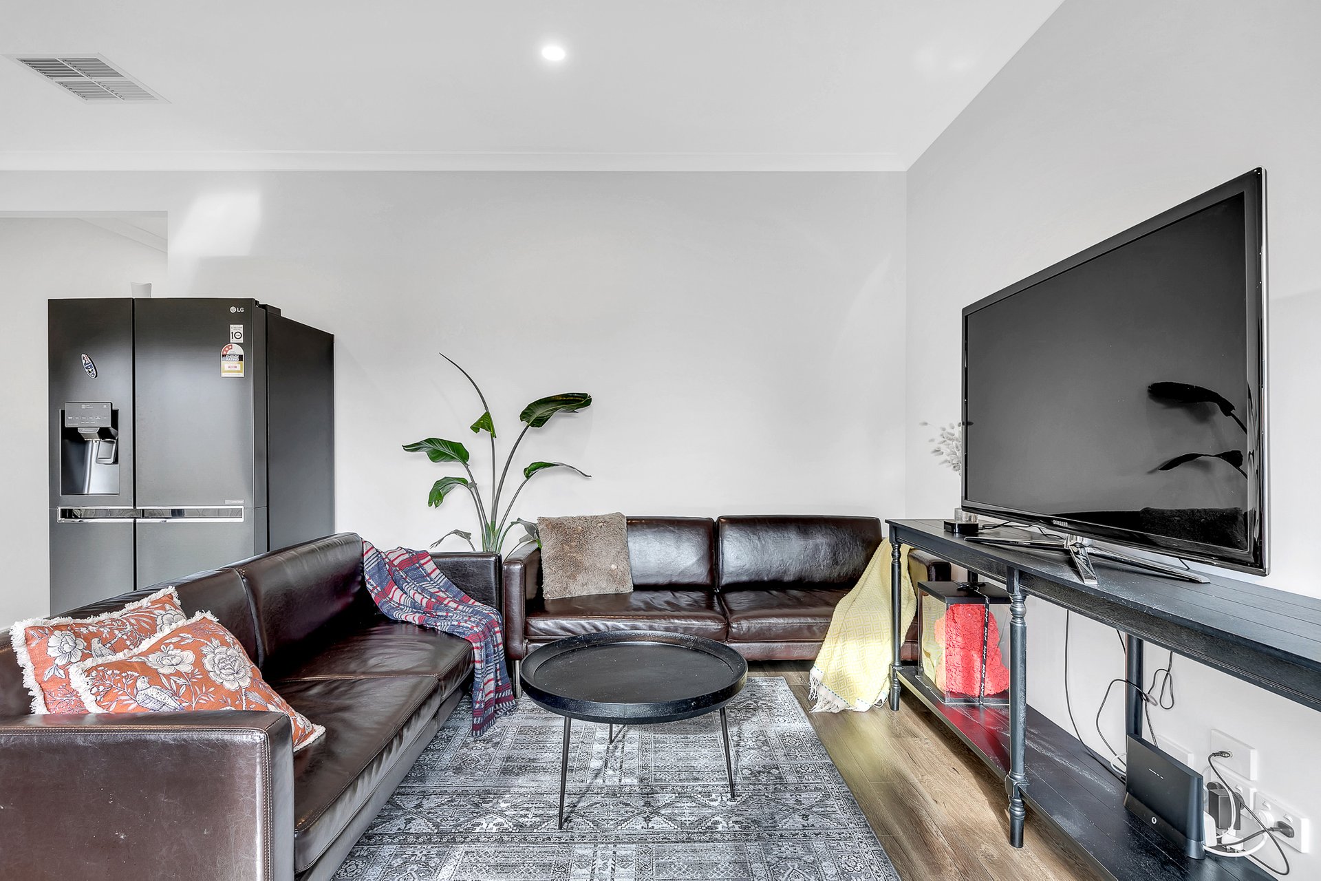 9 Hadley Street, Charlemont image 2
