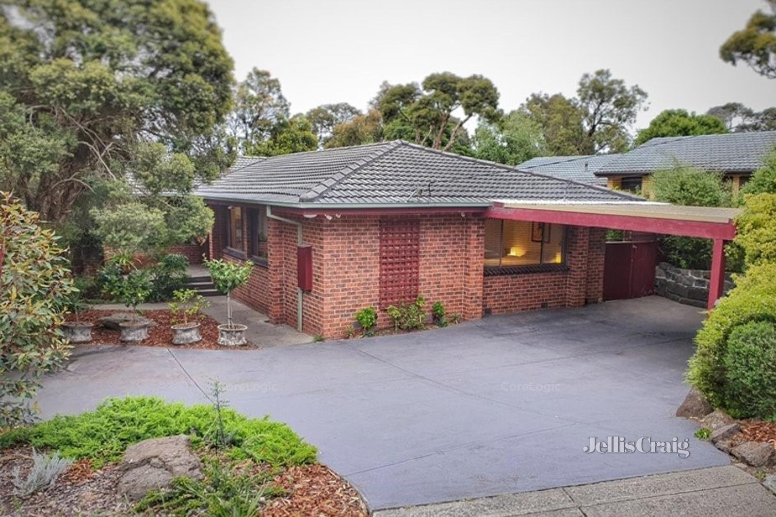 9 Highland Avenue, Mitcham image 1