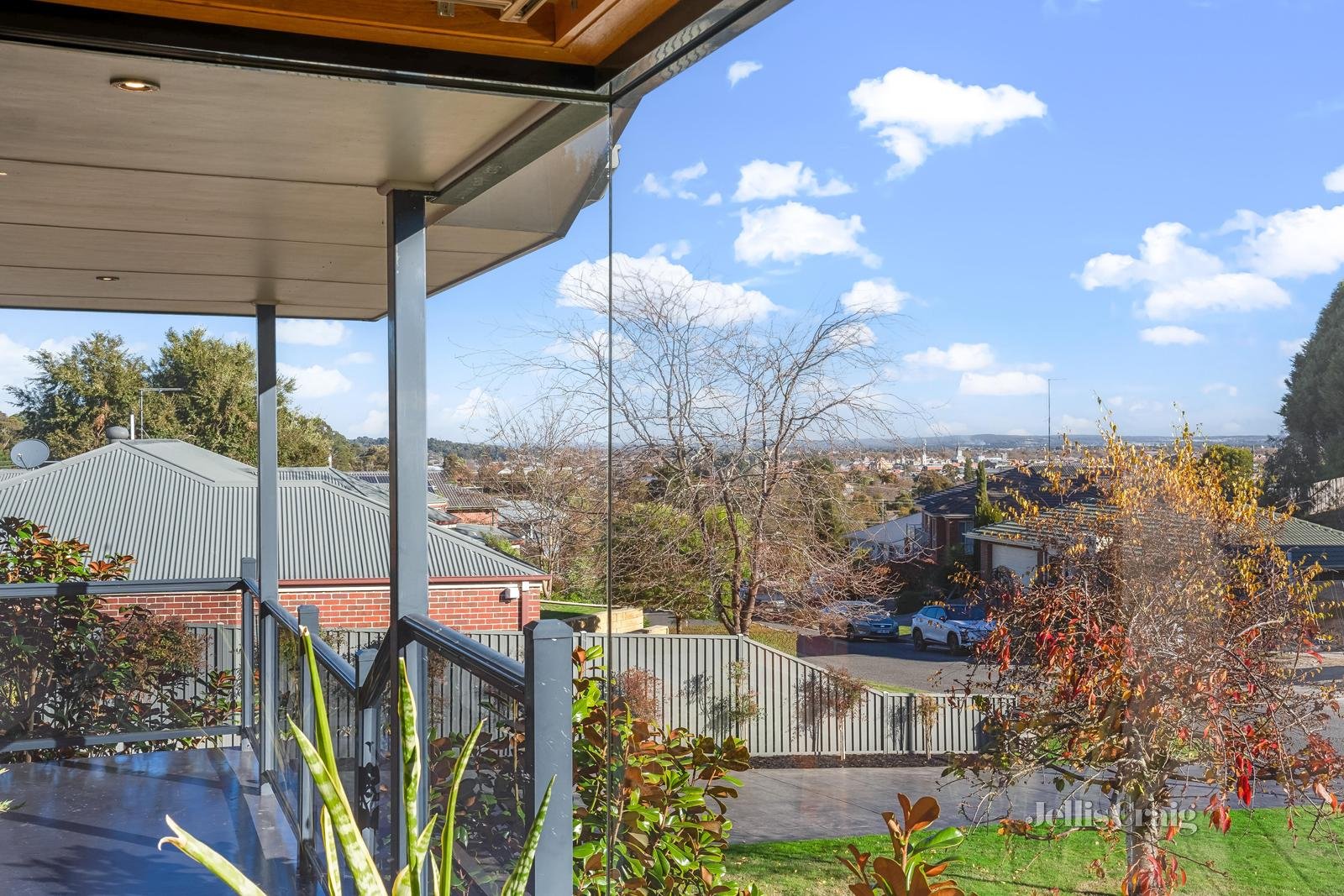 9 Highview Court, Black Hill image 2