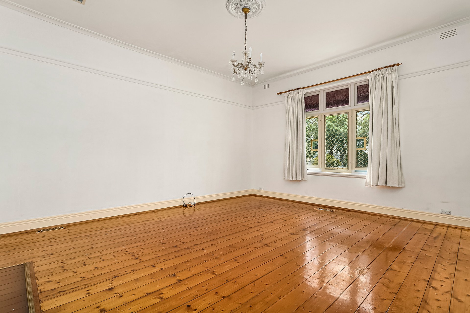 Property Gallery Thumbnail 3
