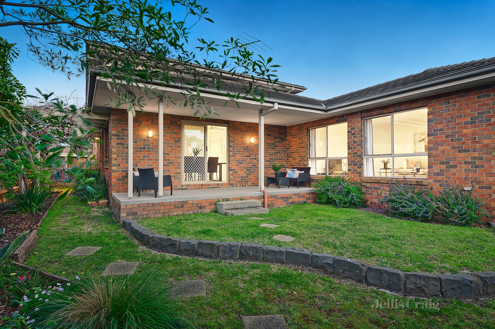 9 Huntingtower Crescent, Mount Waverley image 10