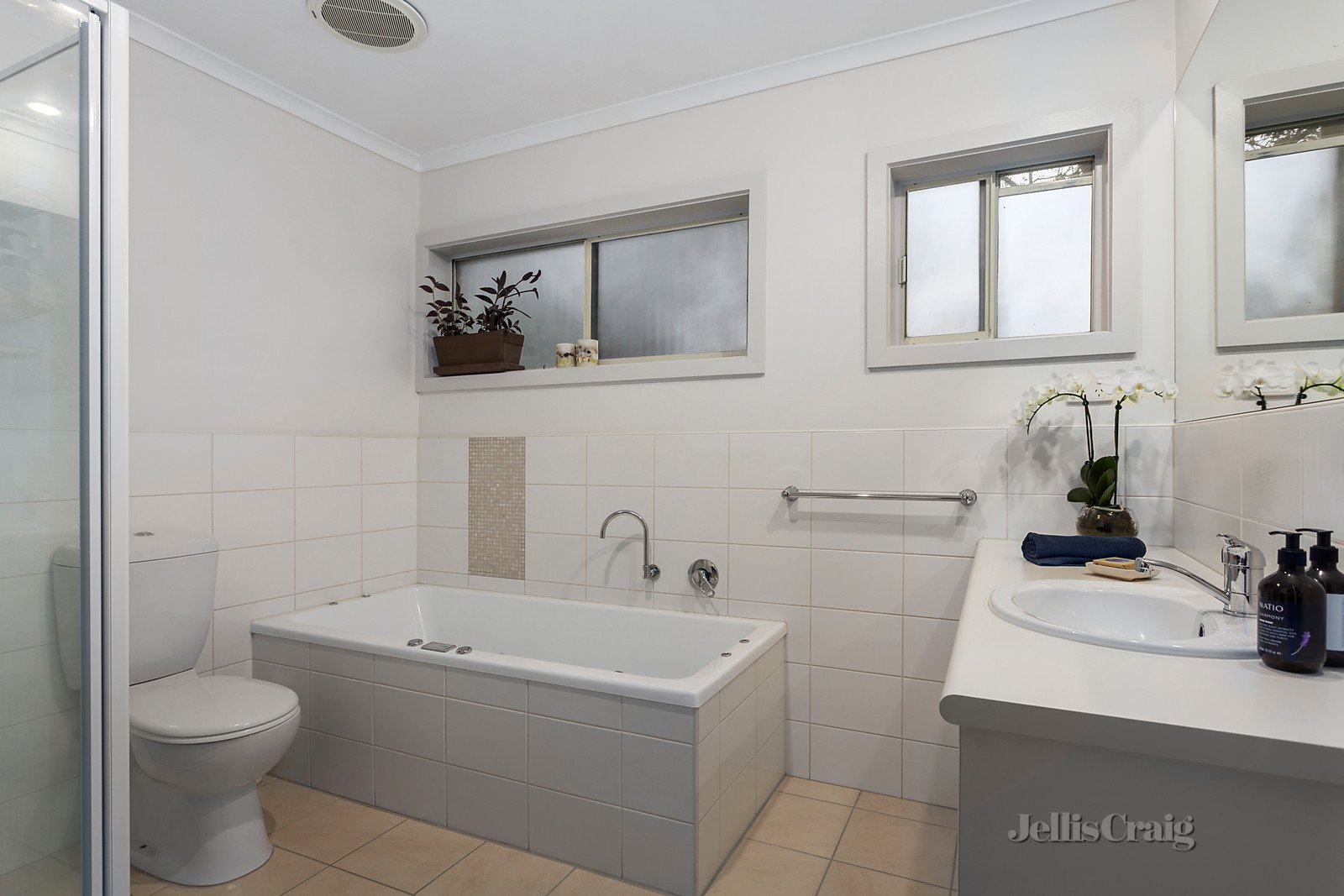 9 Inez Avenue, Eltham image 3