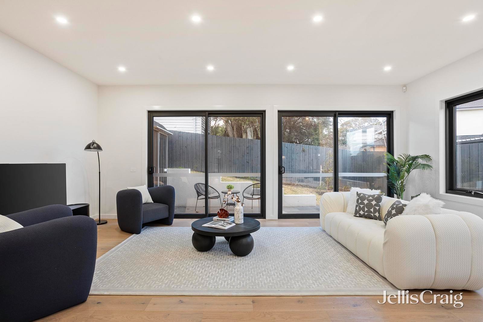 9 Ireland Avenue, Doncaster East image 2