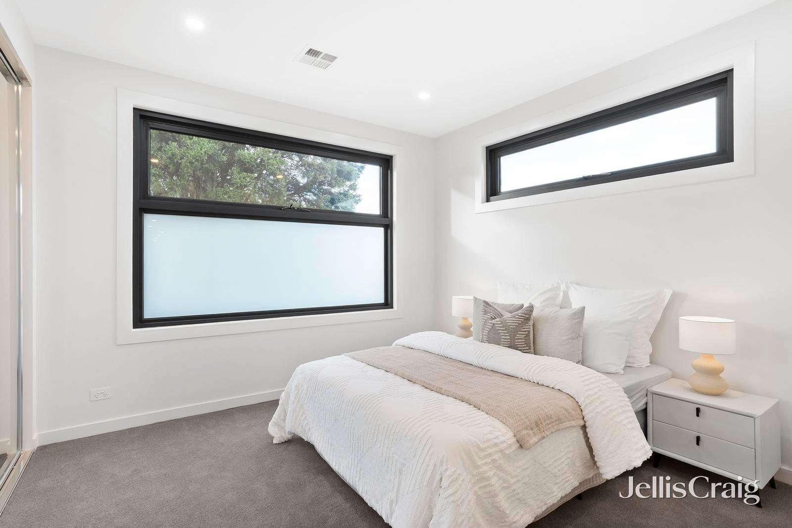 9 Ireland Avenue, Doncaster East image 13