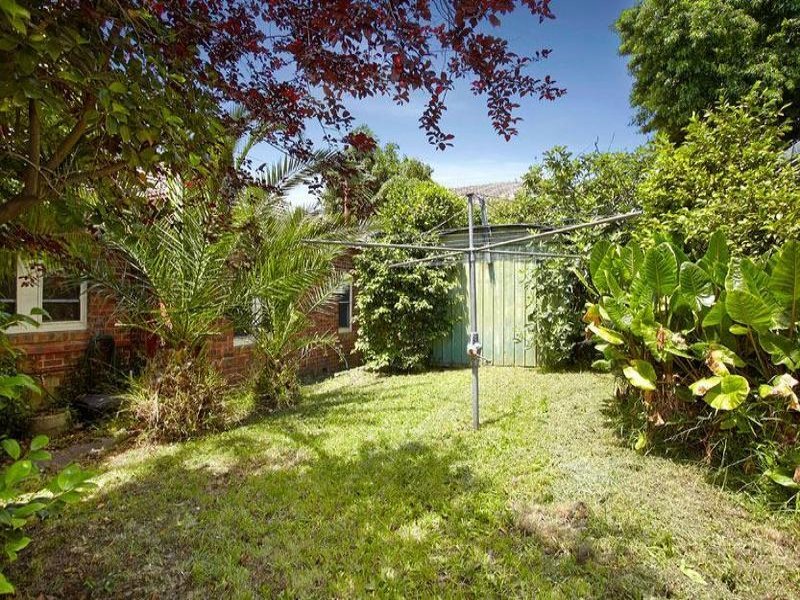 9 Irving Avenue, Box Hill image 4