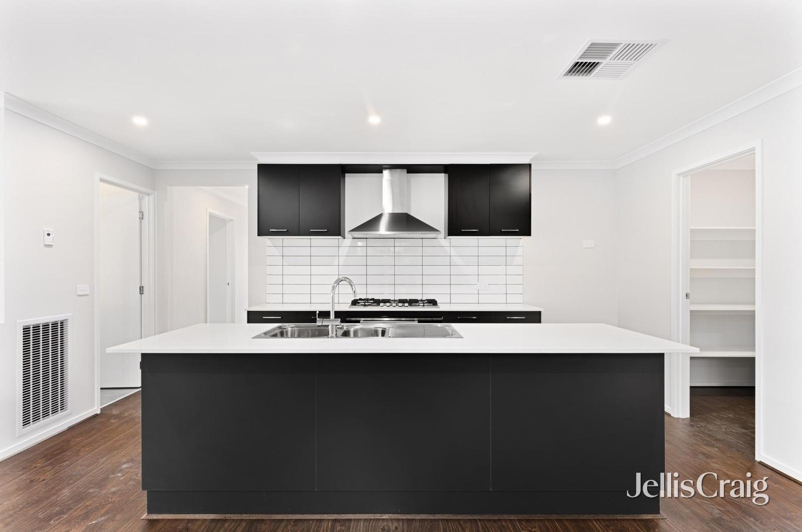 9 Jabiru Close, Mount&nbsp;Clear image 2