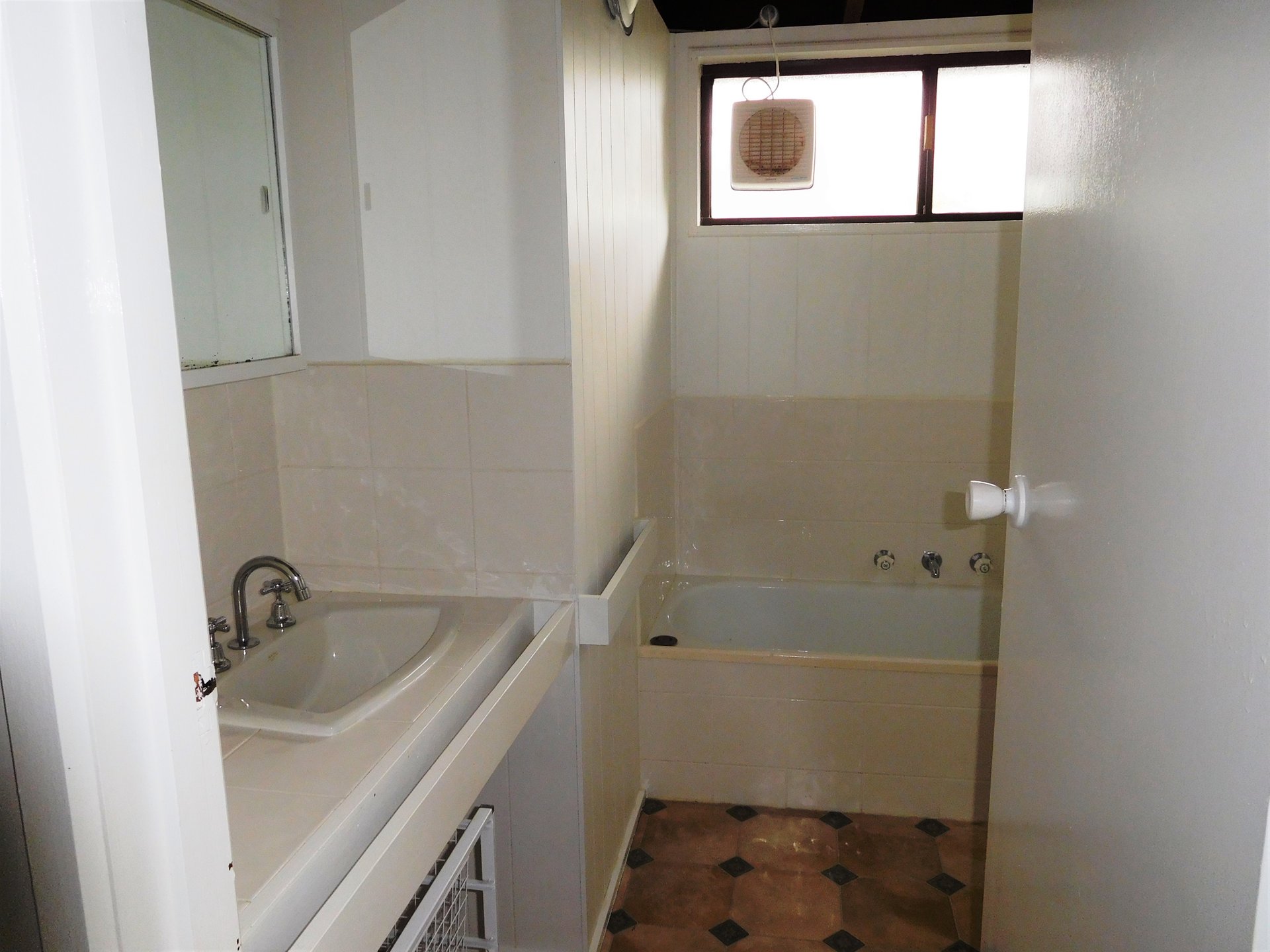 Property Gallery Thumbnail 9