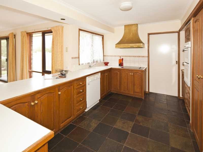 9 Jenolan Avenue, Grovedale image 6