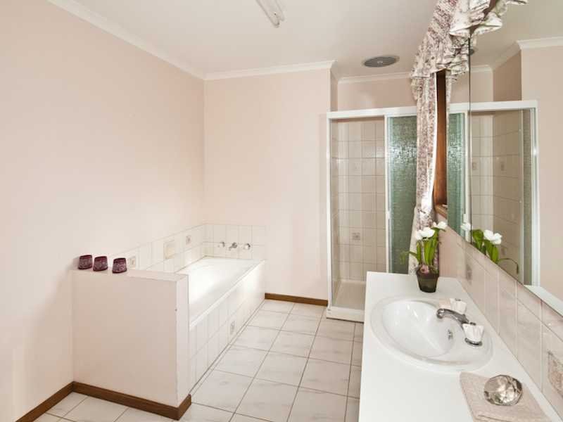 9 Jenolan Avenue, Grovedale image 17