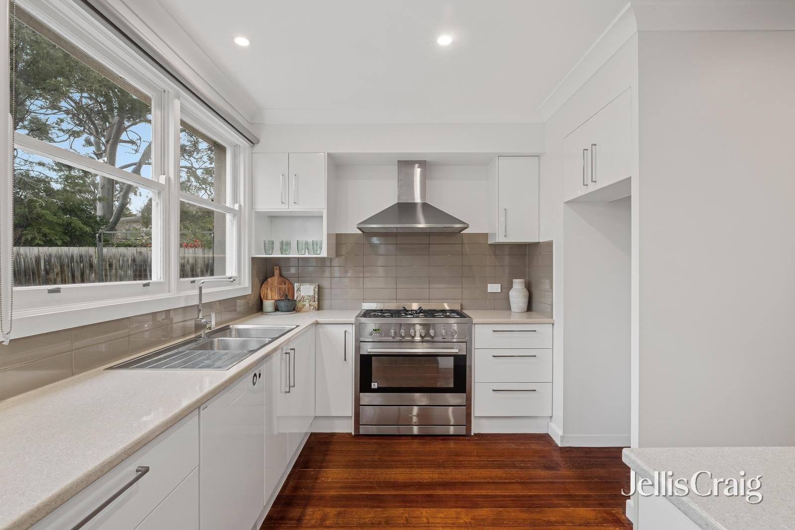 9 Judith Court, Croydon image 4
