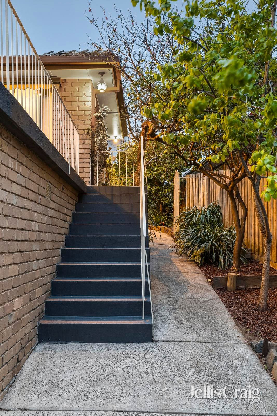 9 Kardinia Drive, Yallambie image 2
