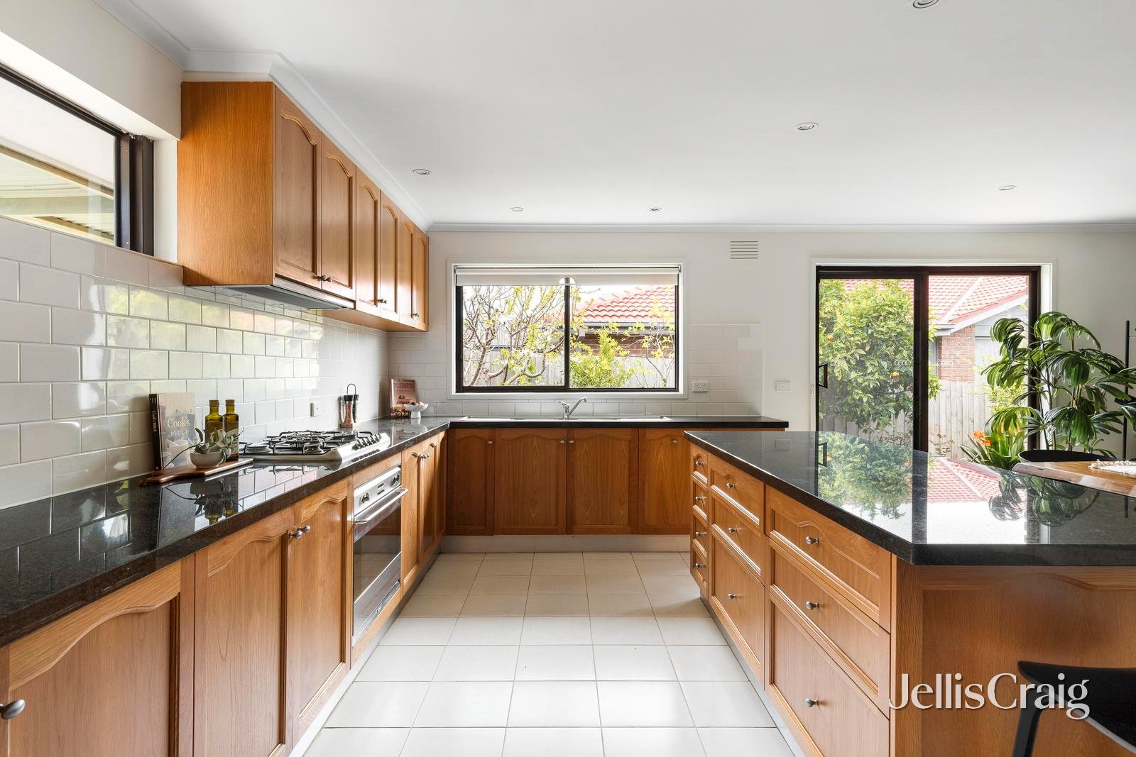 9 Kardinia Drive, Yallambie image 5