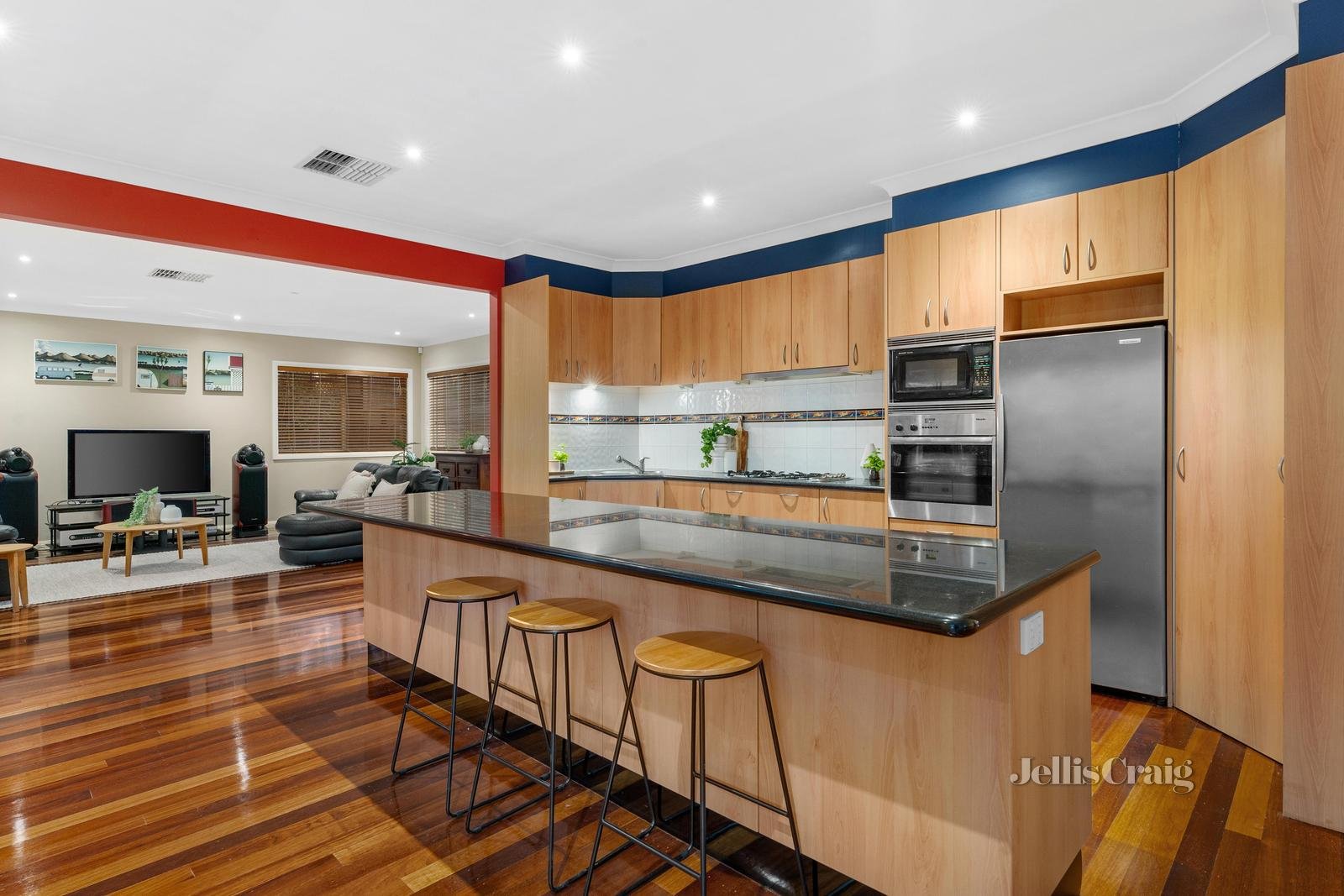 9 Karens Close, Mitcham image 7