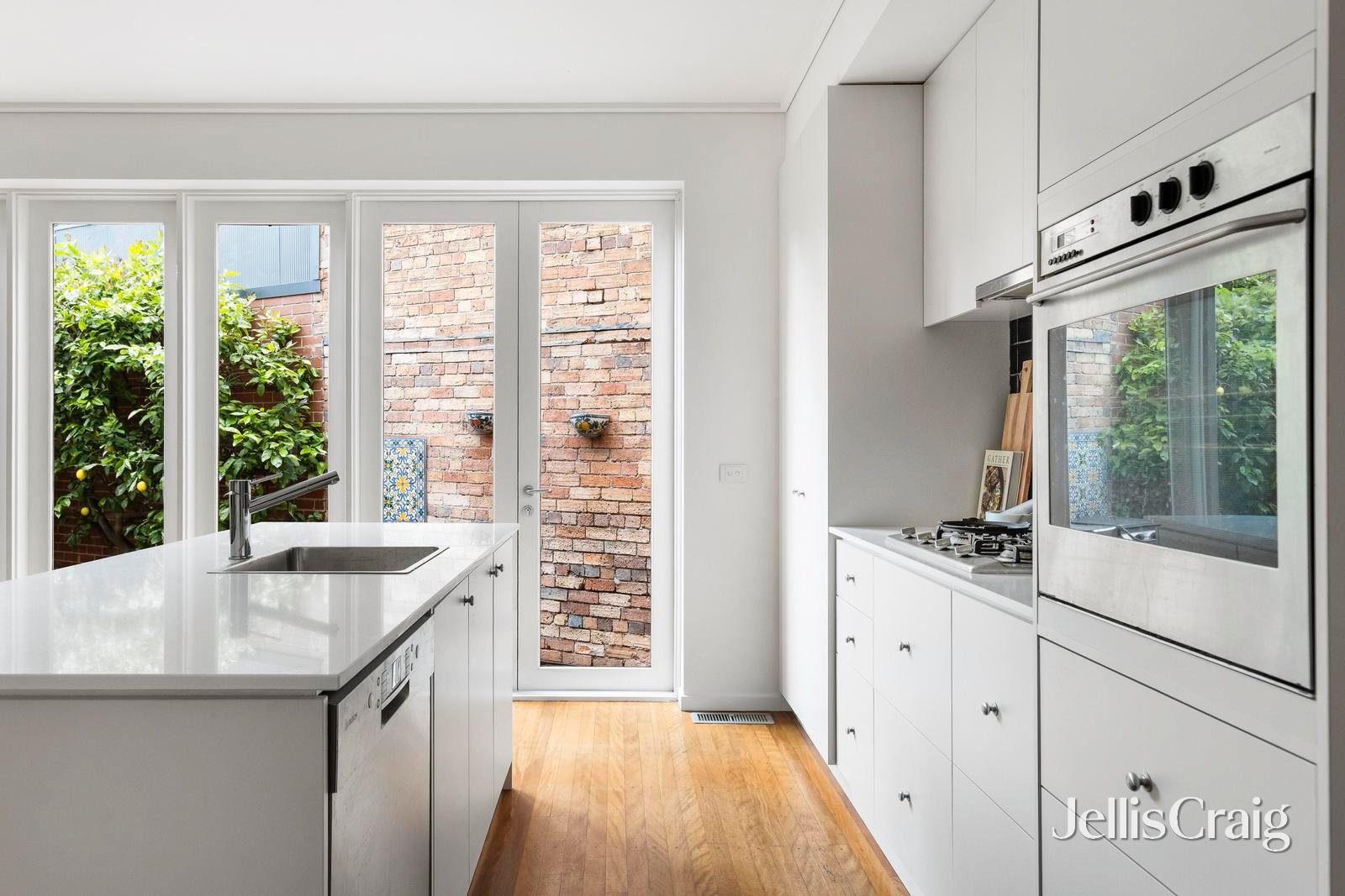 9 Kerferd Place, Albert Park image 4
