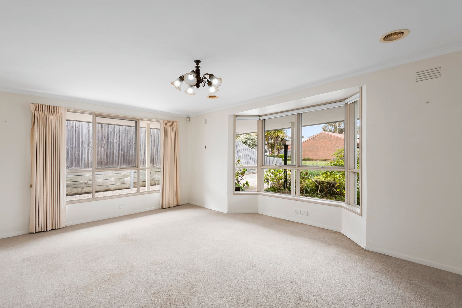 Property Gallery Thumbnail 6